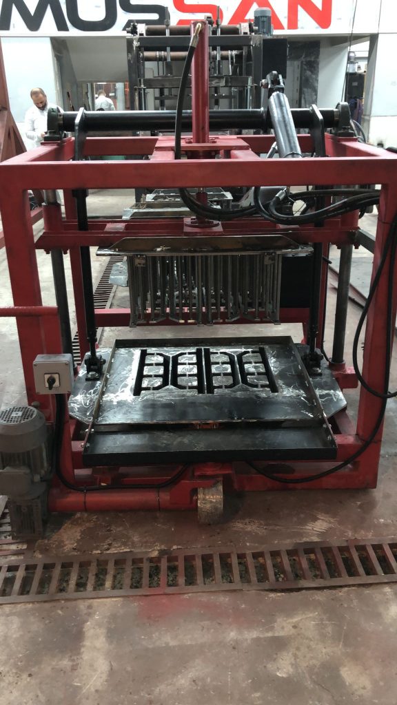 آلة ضغط البلوك المتحركة